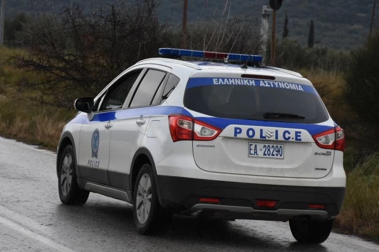 Συνελήφθη ασυνείδητος οδηγός που παρέσυρε και εγκατέλειψε ζευγάρι